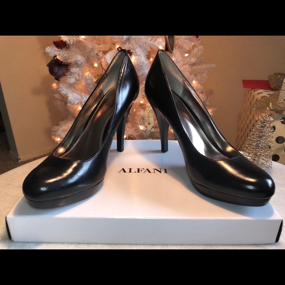 Alfani black leather pumps. Size 6.5. Heel 4”tall. Like New with box. Sexy.